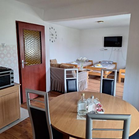 Aki Apartment Drvar ภายนอก รูปภาพ