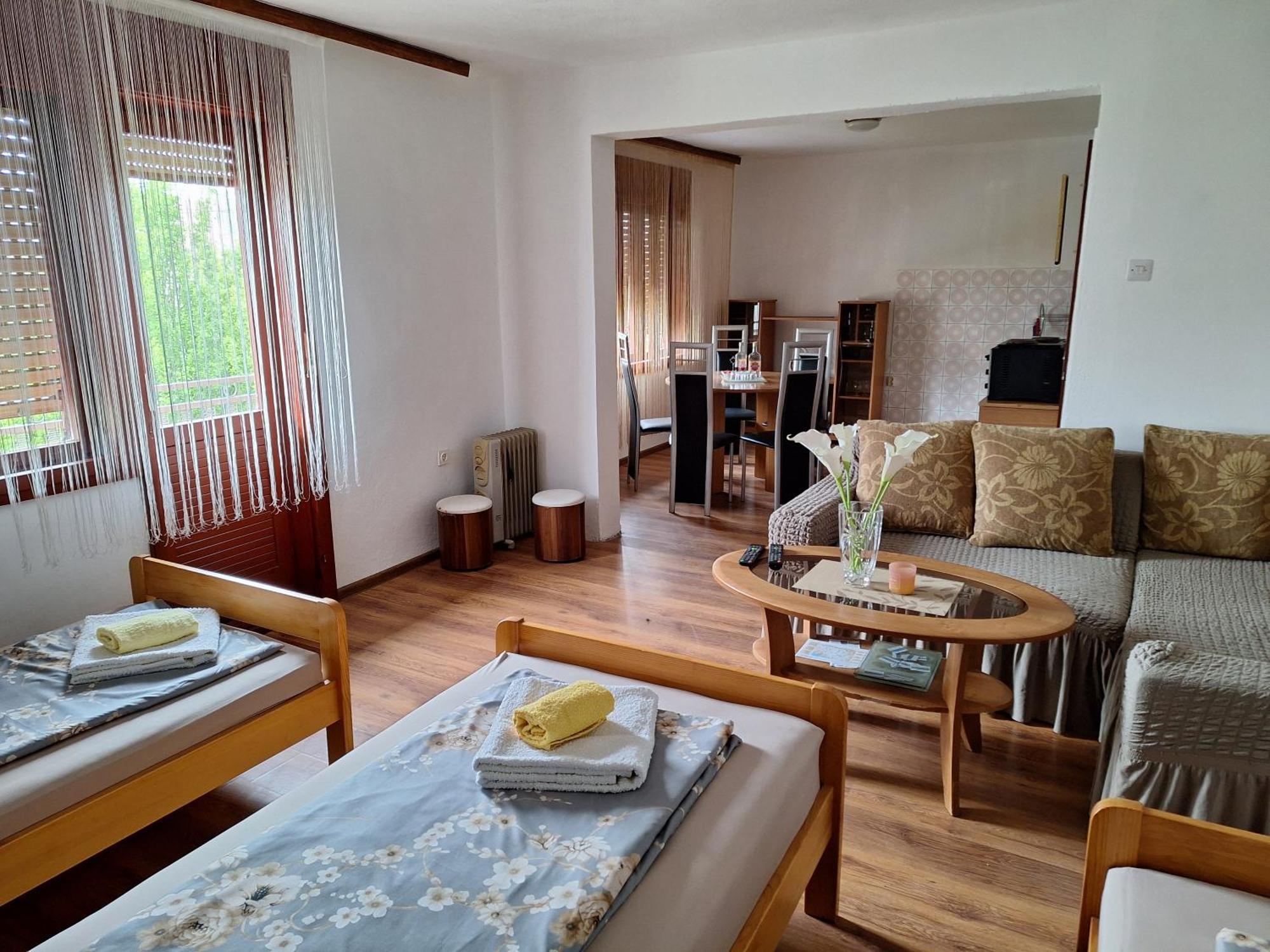 Aki Apartment Drvar ภายนอก รูปภาพ